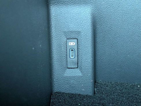 Used 2023 Volkswagen Atlas SE w/ Black Wheel Package FWD image 33