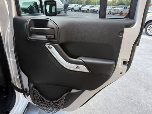 Used 2012 Jeep Wrangler Unlimited Sahara w/ Connectivity Group AWD/4WD image 16