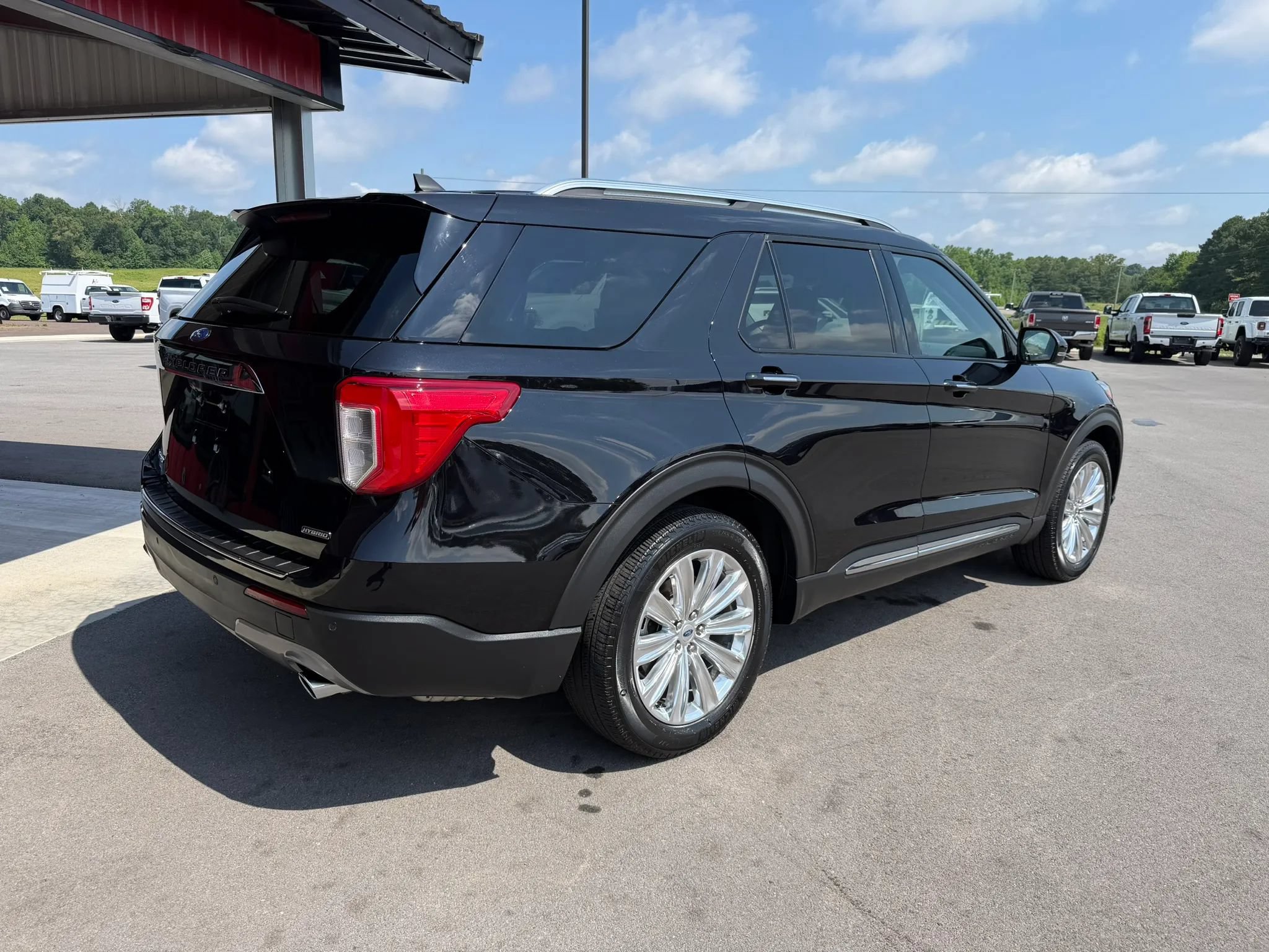 Used 2022 Ford Explorer Limited w/ Hybrid Equipment Group 310A RWD image 3