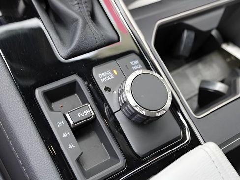 Certified 2025 Toyota Tundra Limited AWD/4WD image 17