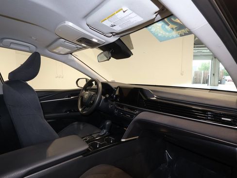 Used 2025 Toyota Camry LE FWD image 27