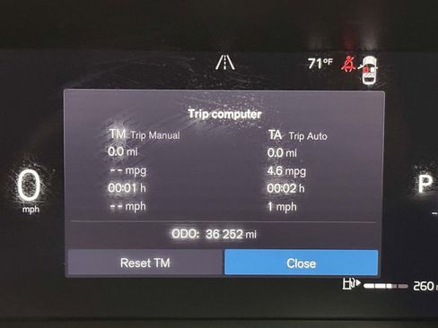 Used 2023 Volvo XC60 B5 Plus image 5