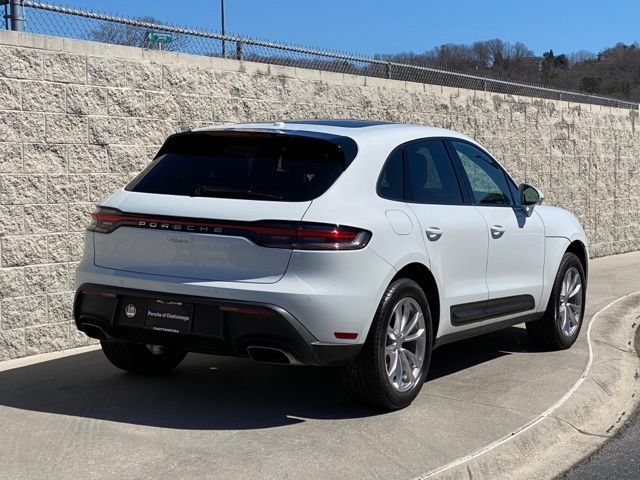Certified 2025 Porsche Macan AWD/4WD image 7