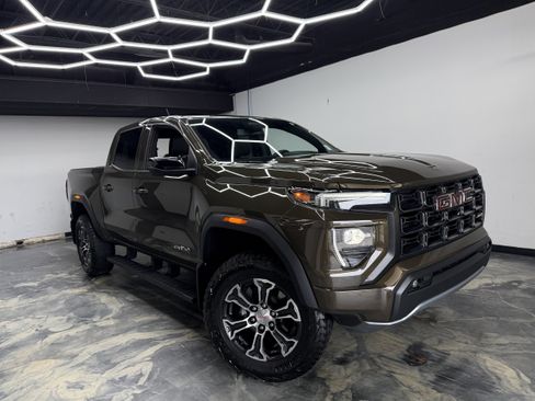 Used 2024 GMC Canyon AT4 w/ AT4 Premium Package AWD/4WD image 4