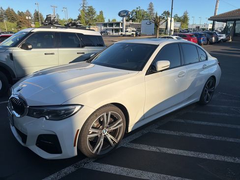 Used 2021 BMW 330i Sedan w/ M Sport Package RWD image 3