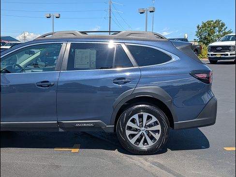 Used 2025 Subaru Outback Premium AWD/4WD image 11