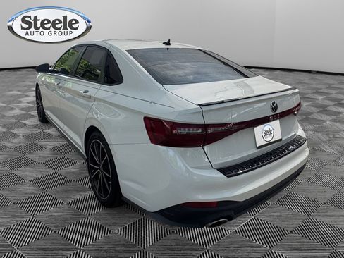 Used 2025 Volkswagen Jetta GLI Autobahn FWD image 3