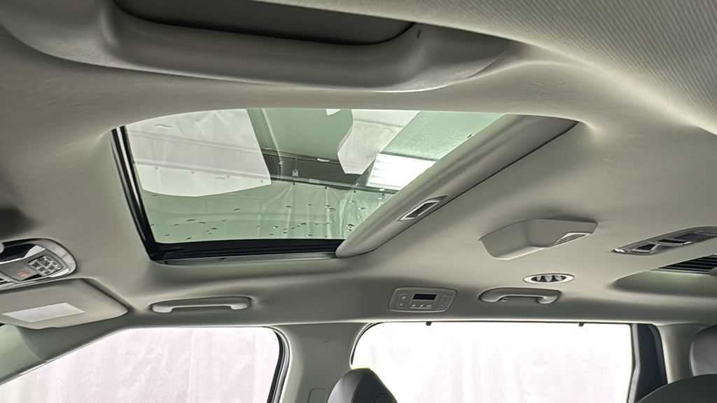 New 2026 Kia Carnival SX w/ SX Dark Edition Package FWD image 37