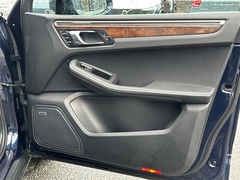 Used 2020 Porsche Macan image 14