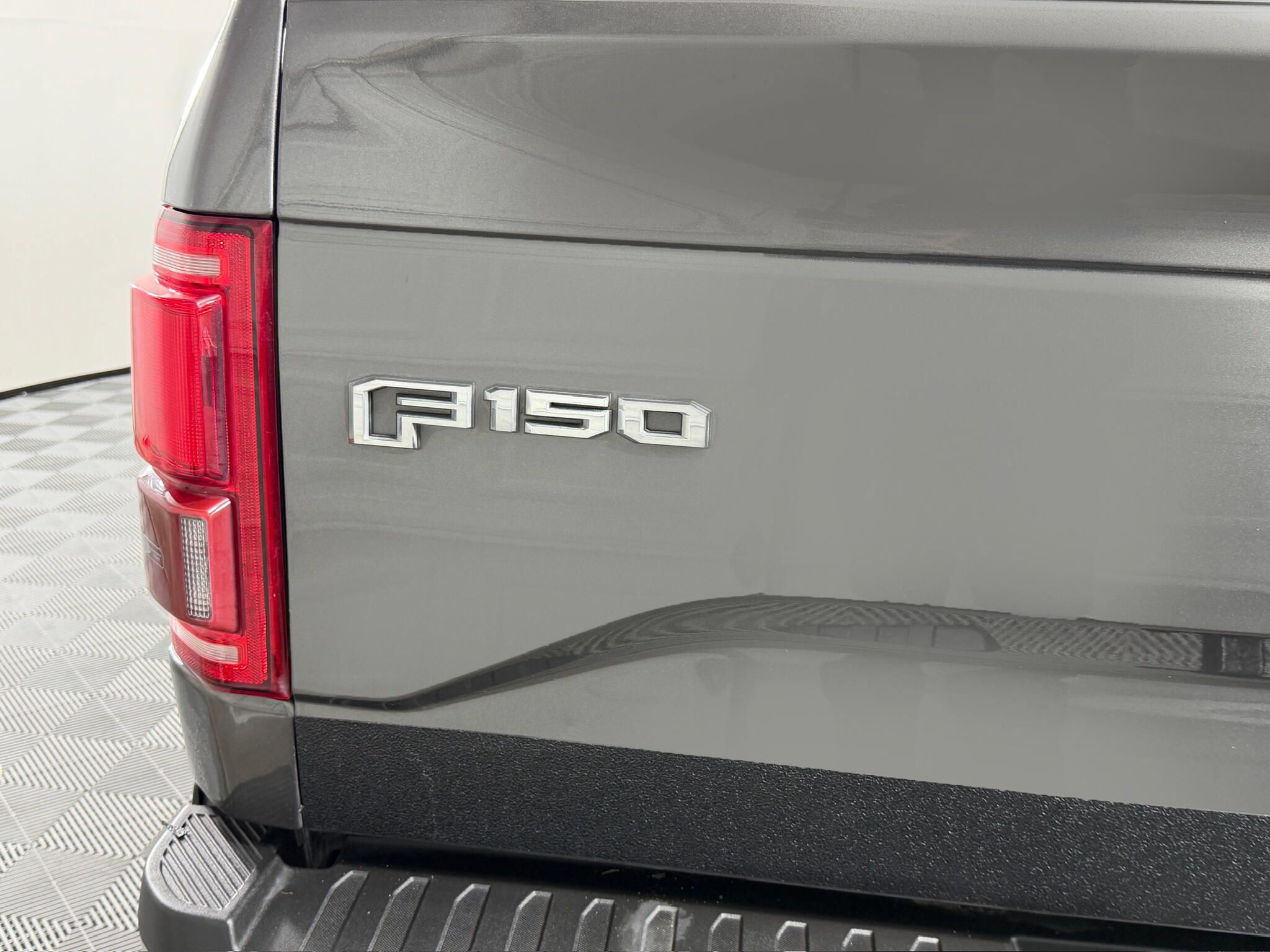 Used 2017 Ford F150 Lariat w/ Equipment Group 501A Mid AWD/4WD image 18