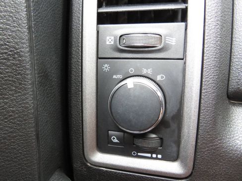 Used 2021 RAM 1500 Tradesman w/ Chrome Appearance Group AWD/4WD image 16