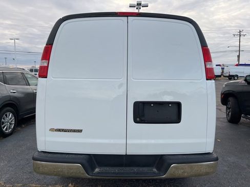 Used 2023 Chevrolet Express 3500 Extended image 3