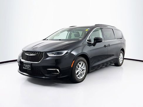 Used 2022 Chrysler Pacifica Touring-L FWD image 3