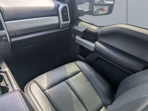 Used 2022 Ford F250 Lariat w/ Lariat Value Package AWD/4WD image 16