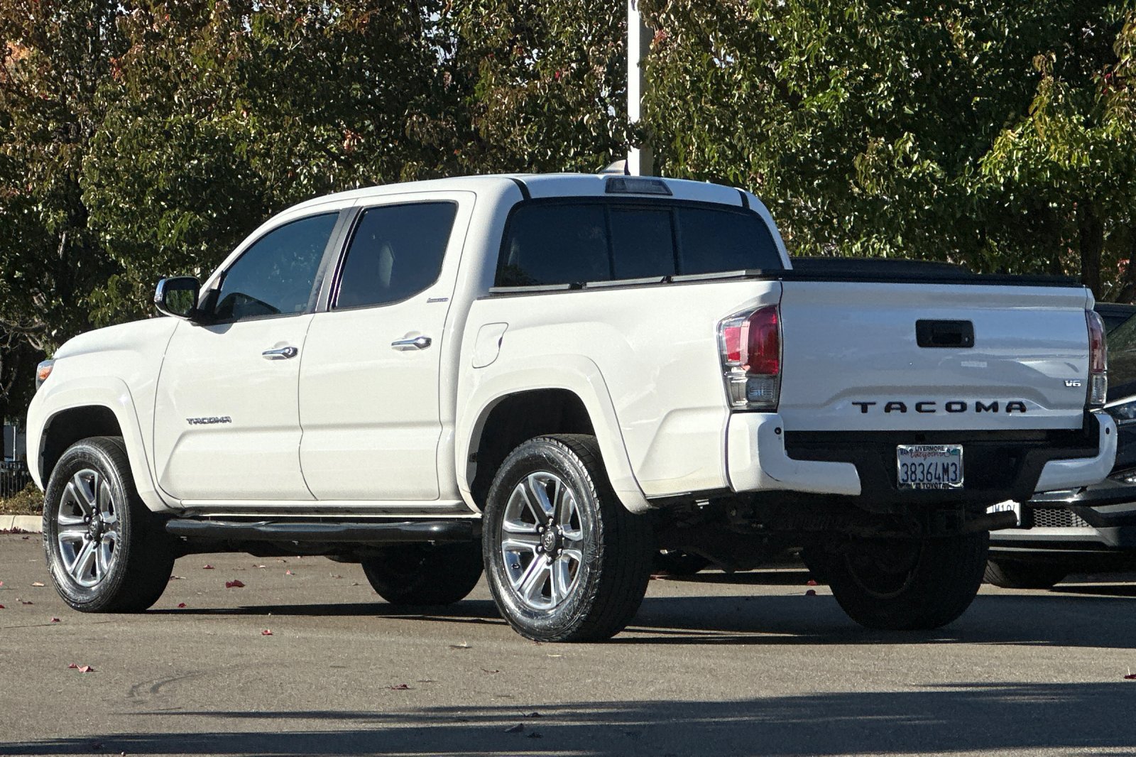 Used 2016 Toyota Tacoma Limited w/ Towing Package RWD image 6