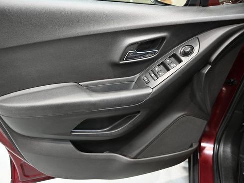 Used 2016 Chevrolet Trax LT w/ LT Convenience Package image 23