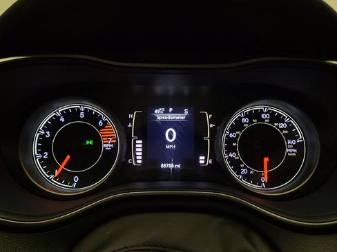 Used 2019 Jeep Cherokee Latitude Plus FWD image 23