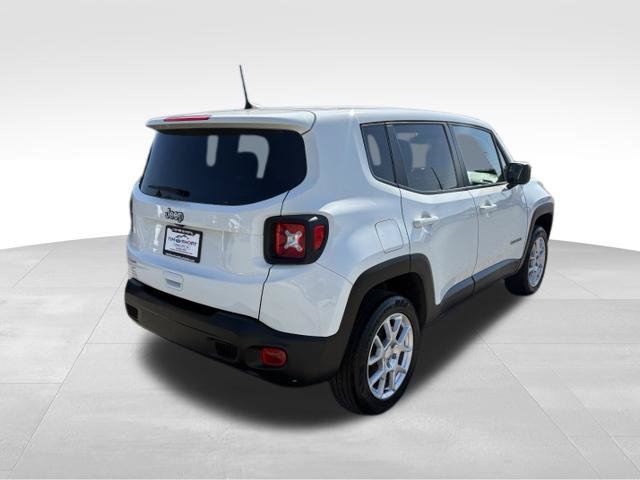 Used 2023 Jeep Renegade Latitude AWD/4WD image 2