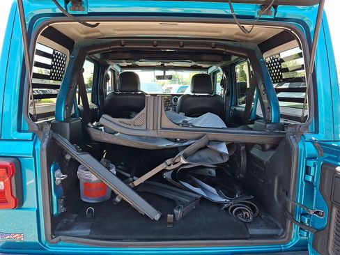 Used 2020 Jeep Wrangler Unlimited Sahara AWD/4WD image 18