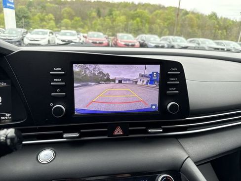 Used 2023 Hyundai Elantra SEL w/ Cargo Package FWD image 24