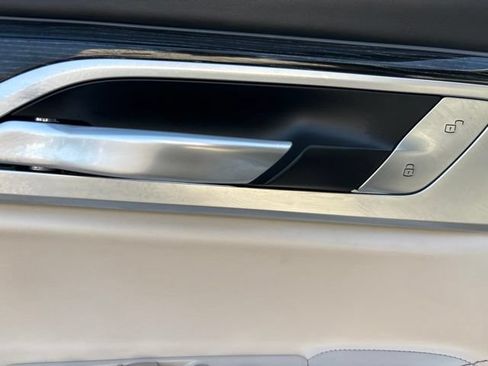 Used 2021 BMW 750i xDrive w/ Executive Package AWD/4WD image 12