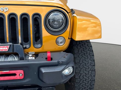 Used 2014 Jeep Wrangler Unlimited Rubicon w/ Connectivity Group AWD/4WD image 10