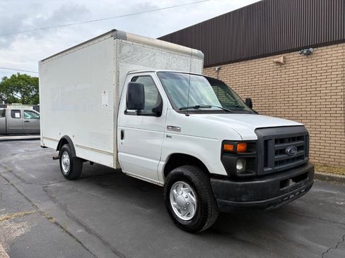 Used 2015 Ford E-350 and Econoline 350 Super Duty RWD image 6
