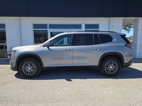 Certified 2025 GMC Acadia Elevation FWD image 4