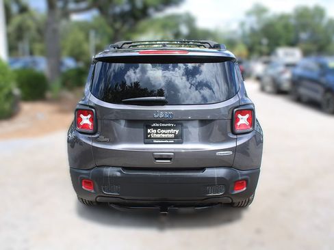 Used 2021 Jeep Renegade Latitude FWD image 8