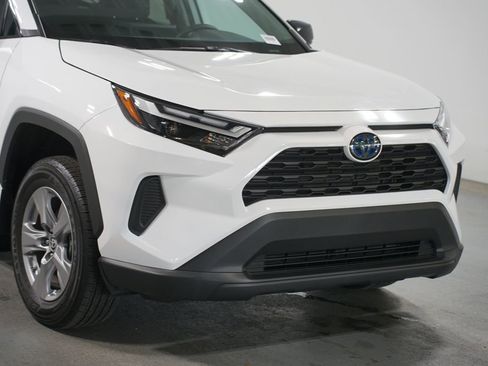 Certified 2024 Toyota RAV4 LE AWD/4WD image 4