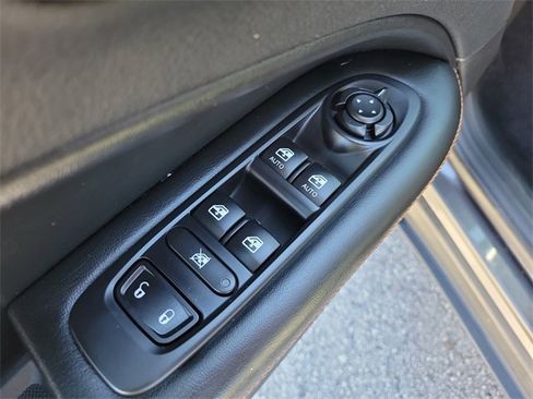 Used 2019 Jeep Compass Limited image 18