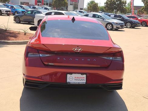 Used 2023 Hyundai Elantra SEL FWD image 3