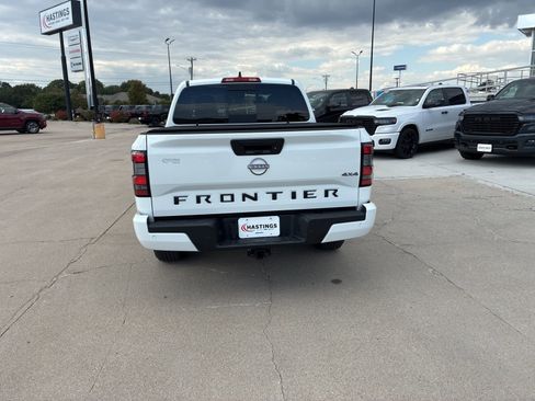 Used 2025 Nissan Frontier SV w/ SV Convenience Package image 4