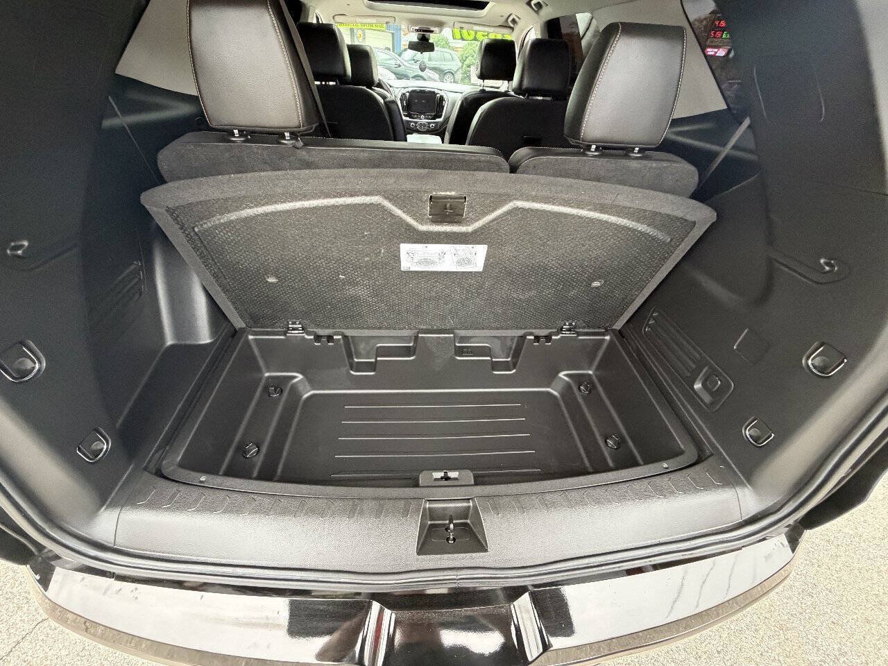 Used 2021 Chevrolet Traverse Premier w/ Redline Edition AWD/4WD image 16
