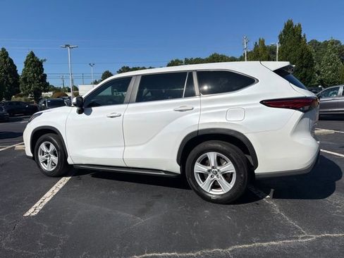 Used 2023 Toyota Highlander L FWD image 8