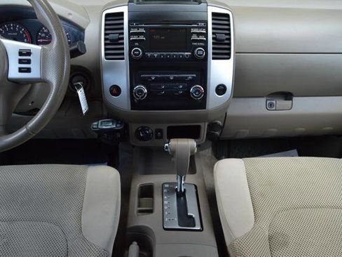 Used 2013 Nissan Frontier SV image 20