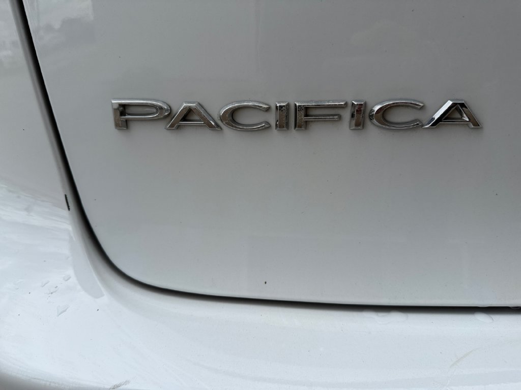 Used 2024 Chrysler Pacifica Touring-L FWD image 44
