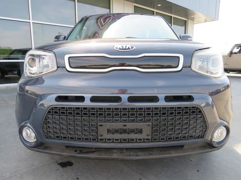 Used 2016 Kia Soul ! w/ Premium Package image 2