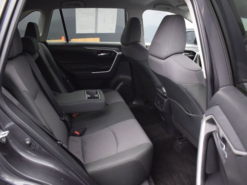 Used 2025 Toyota RAV4 XLE FWD image 11