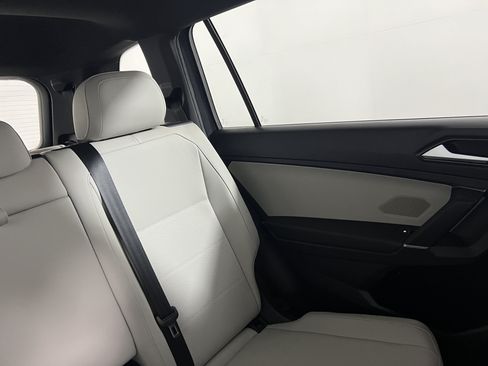 Used 2018 Volkswagen Tiguan SEL w/ R-Line Package FWD image 15