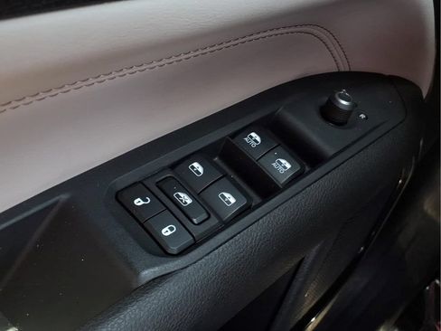 Used 2025 Jeep Compass Limited AWD/4WD image 18