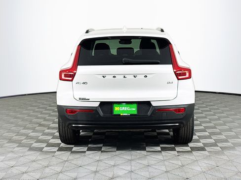 Used 2023 Volvo XC40 B4 Ultimate image 8