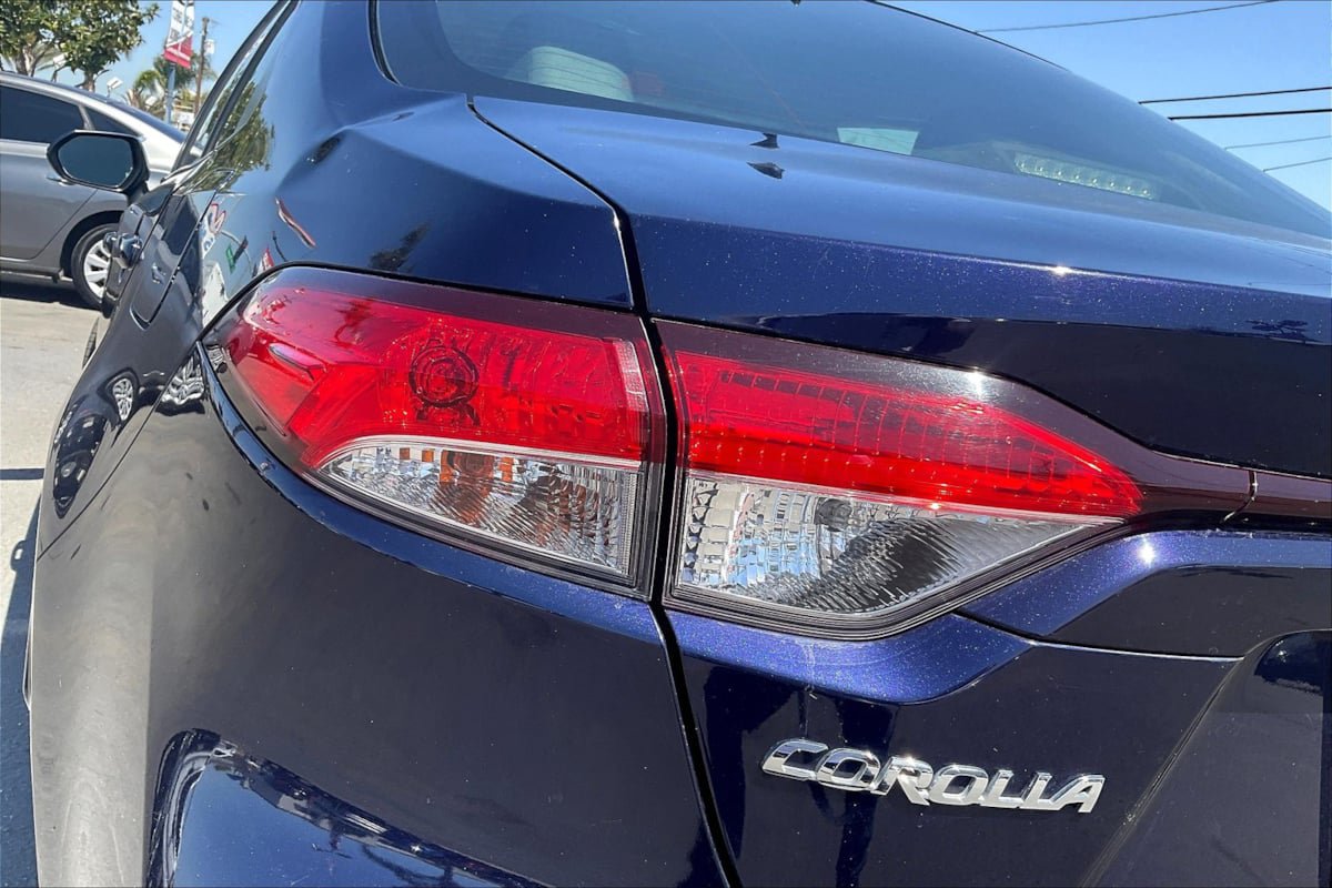 Used 2020 Toyota Corolla LE FWD image 29