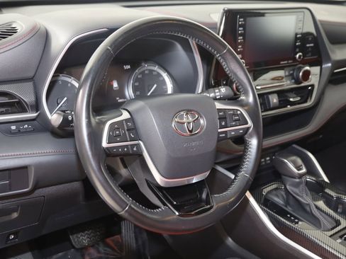 Used 2022 Toyota Highlander XSE image 6