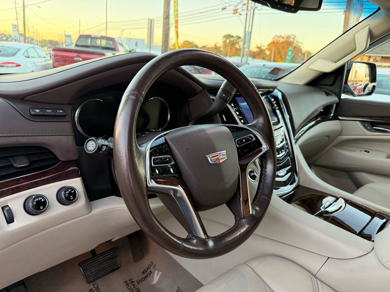 Used 2016 Cadillac Escalade ESV Luxury AWD/4WD image 21