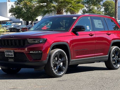 New 2025 Jeep Grand Cherokee Limited w/ Black Appearance Package AWD/4WD image 7
