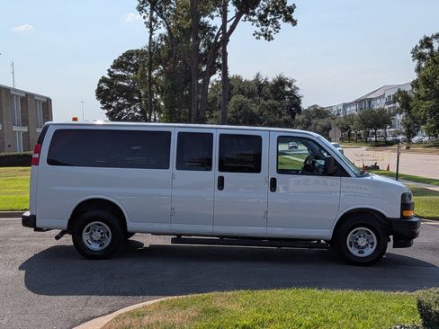 Used 2023 Chevrolet Express 3500 LS RWD image 4