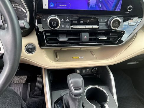Used 2023 Toyota Highlander XLE AWD/4WD image 15