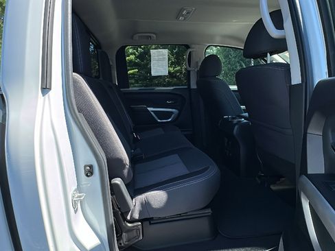 Used 2024 Nissan Titan SV w/ SV Convenience Package image 25