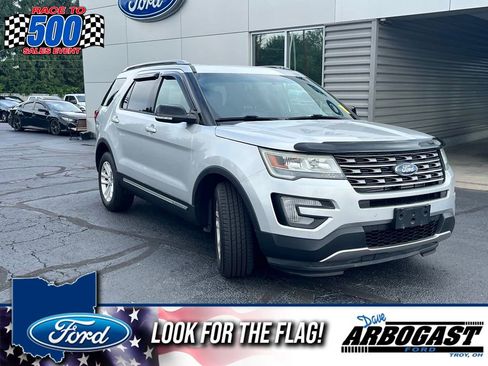 Used 2016 Ford Explorer XLT w/ Equipment Group 202A FWD image 1